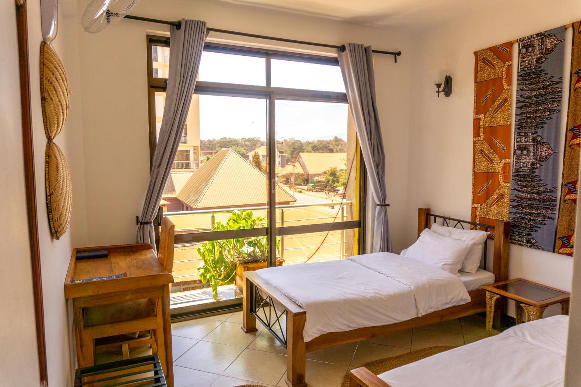 Lilac Elevate Inn คาราทู ภายนอก รูปภาพ