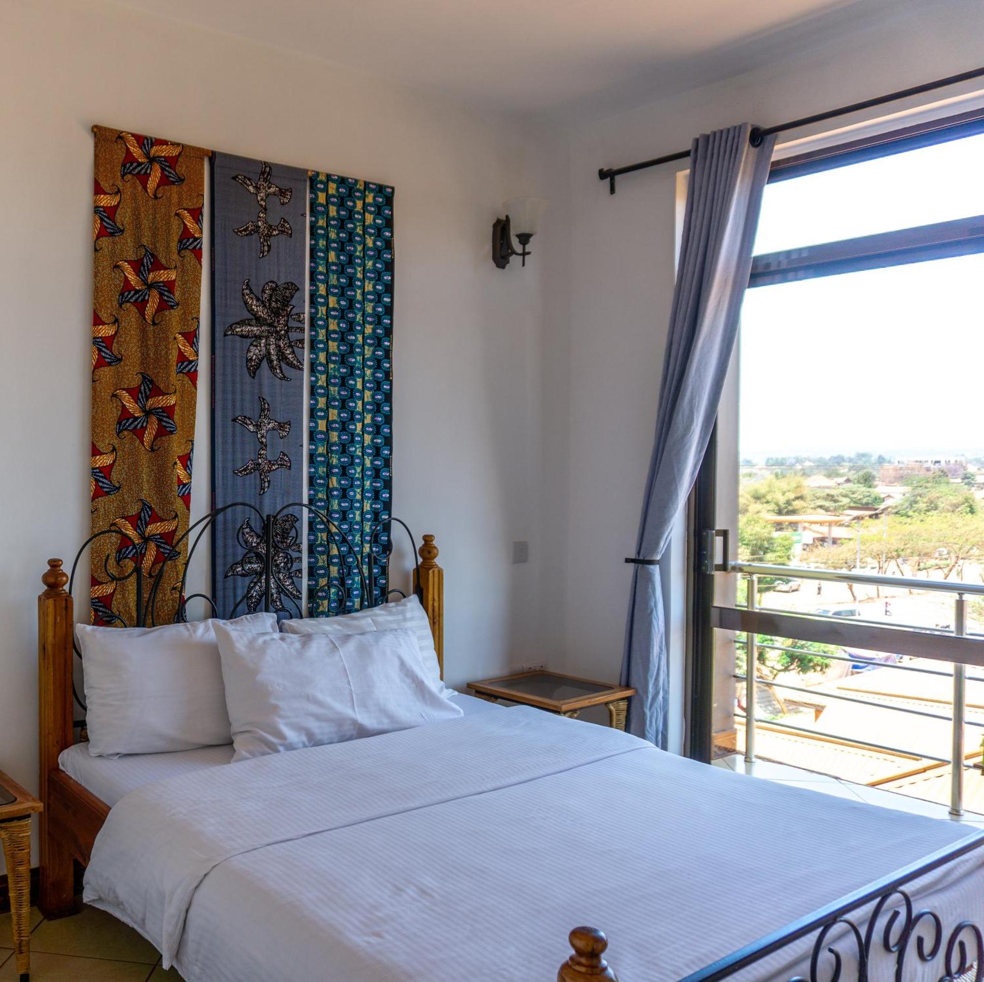 Lilac Elevate Inn คาราทู ภายนอก รูปภาพ
